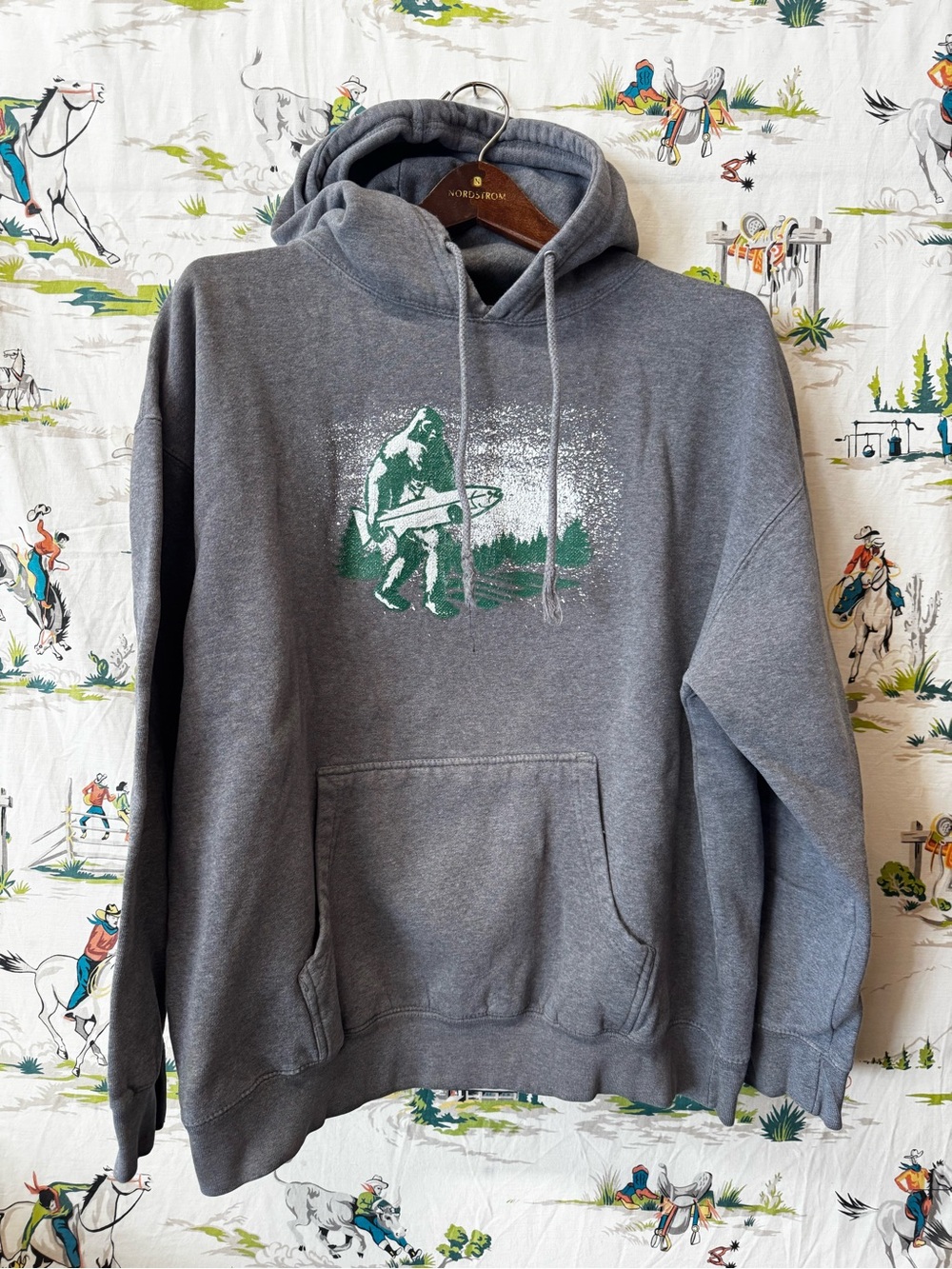 Men's Gray Hooded Pullover Sweatshirt with Green Graphic size XL